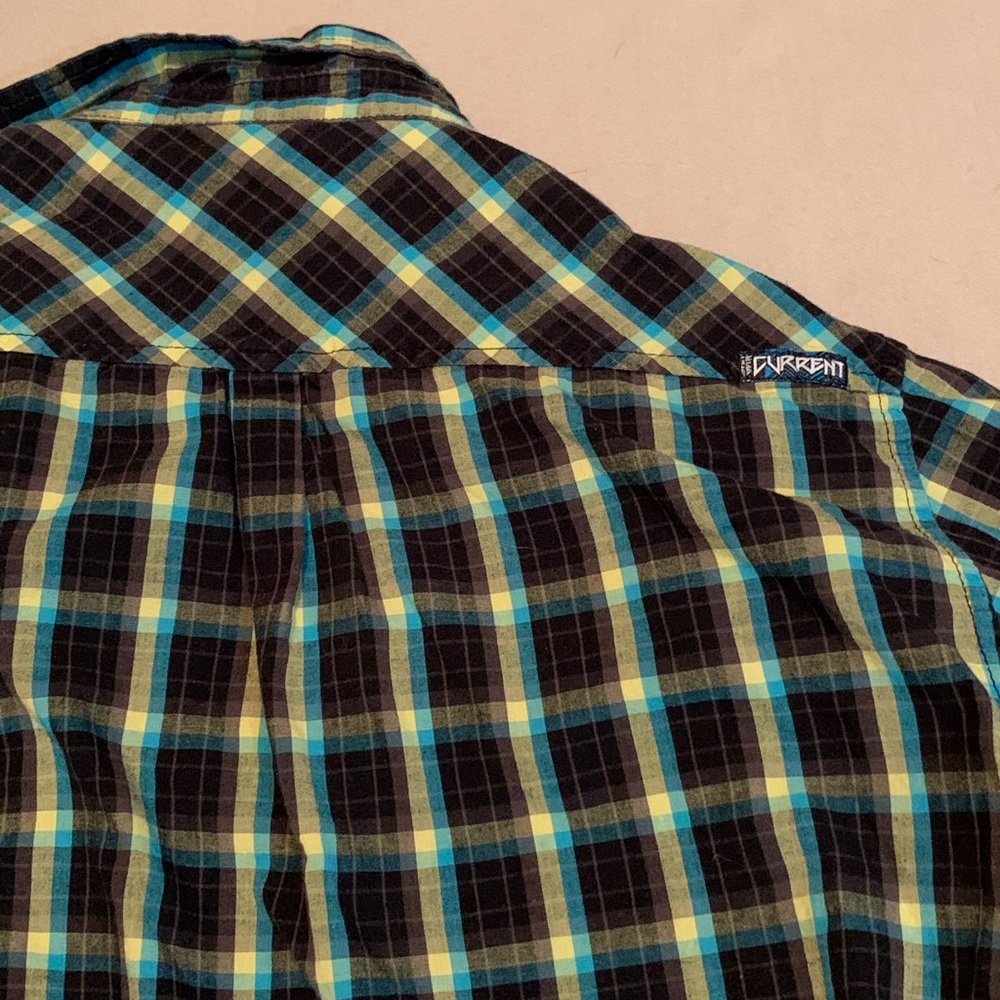 Ocean Current button down MD - Picture 7 of 7